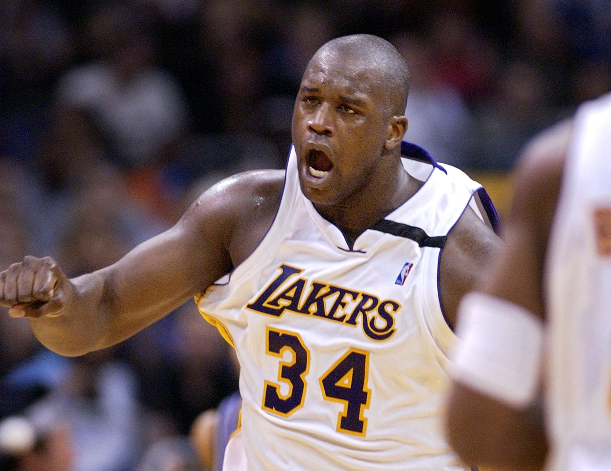 广东激战广州！二飞接班人出现 萨姆纳高级货 杜润旺打铁（广东与广州鏖战：二飞接班人冒头，萨姆纳高质外援，杜润旺手感冰凉）