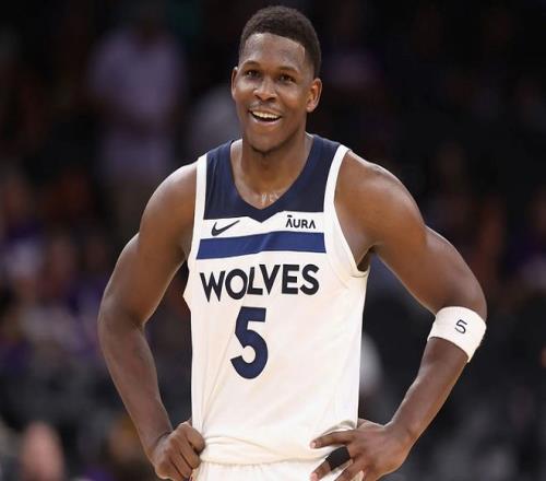 勇士大胜魔术！库里26+6提前打卡：单节6中6独砍15分点燃球馆（勇士轻取魔术，库里26分6助提前收工：单节6投全中砍15分引燃全场）