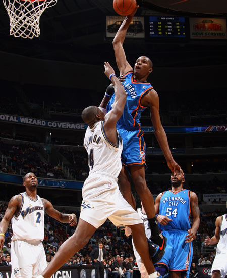 万众瞩目！CBA杯赛上演“山东德比” 赢球将锁定晋级八强名额（重磅对决！CBA杯上演山东德比，赢球即锁定八强席位）