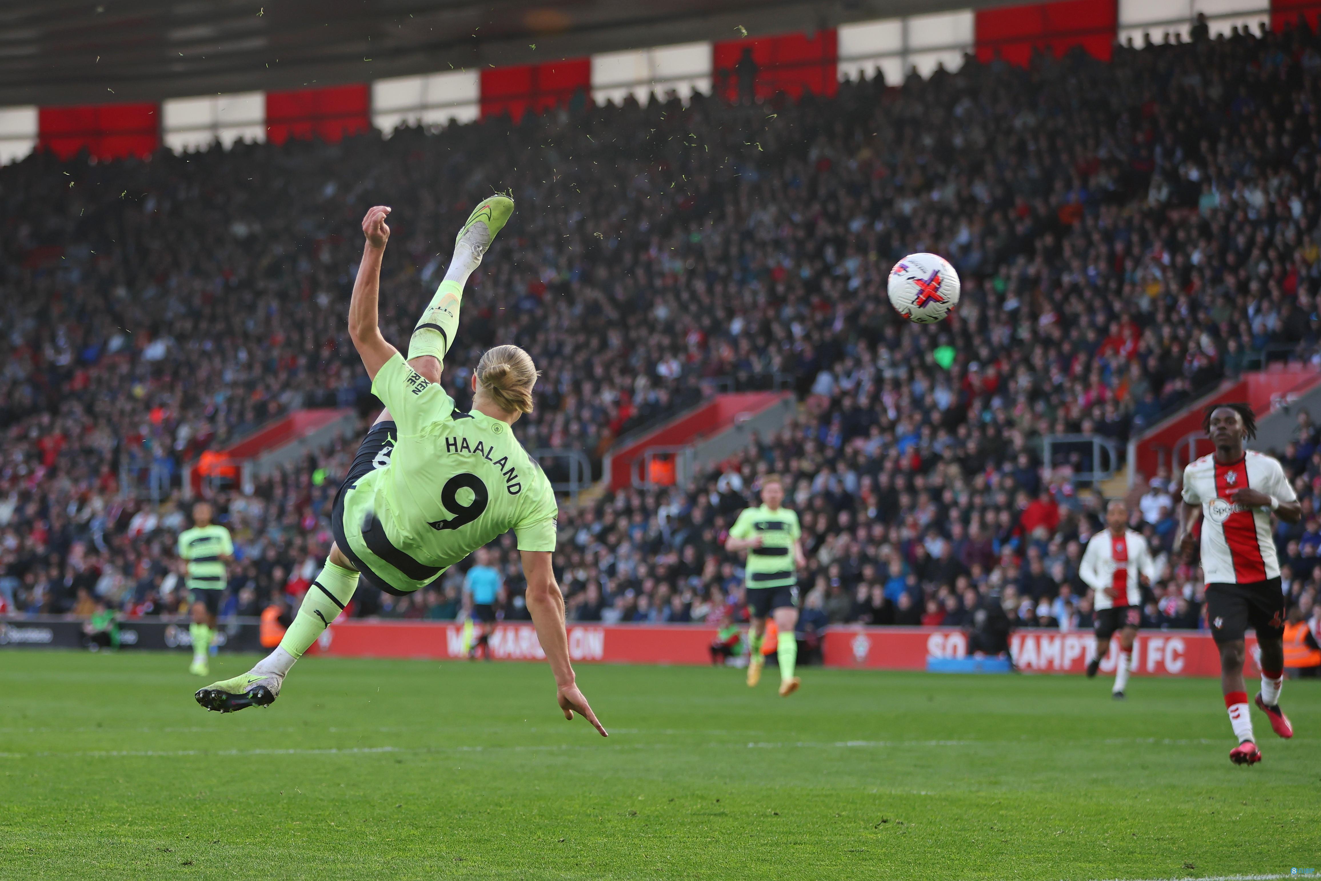 文班亚马扑防多特三分犯规，马刺挑战成功改跳球（文班亚马三分线扑防多特被判犯规，马刺挑战成功改判争球）