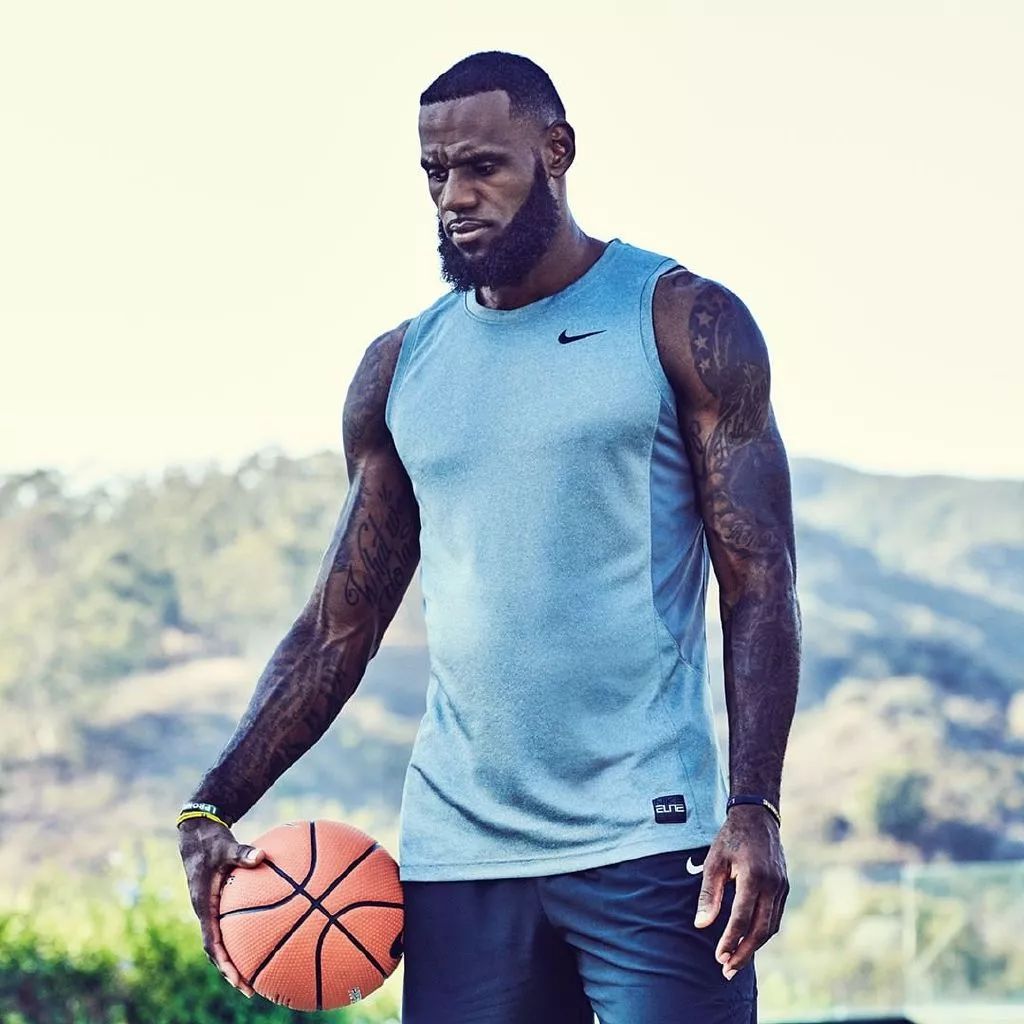 维拉豪取各项赛事七连胜！英超排名升至第二差阿森纳3分（阿斯顿维拉豪取各项赛事七连胜，英超升至第2仅差阿森纳3分）