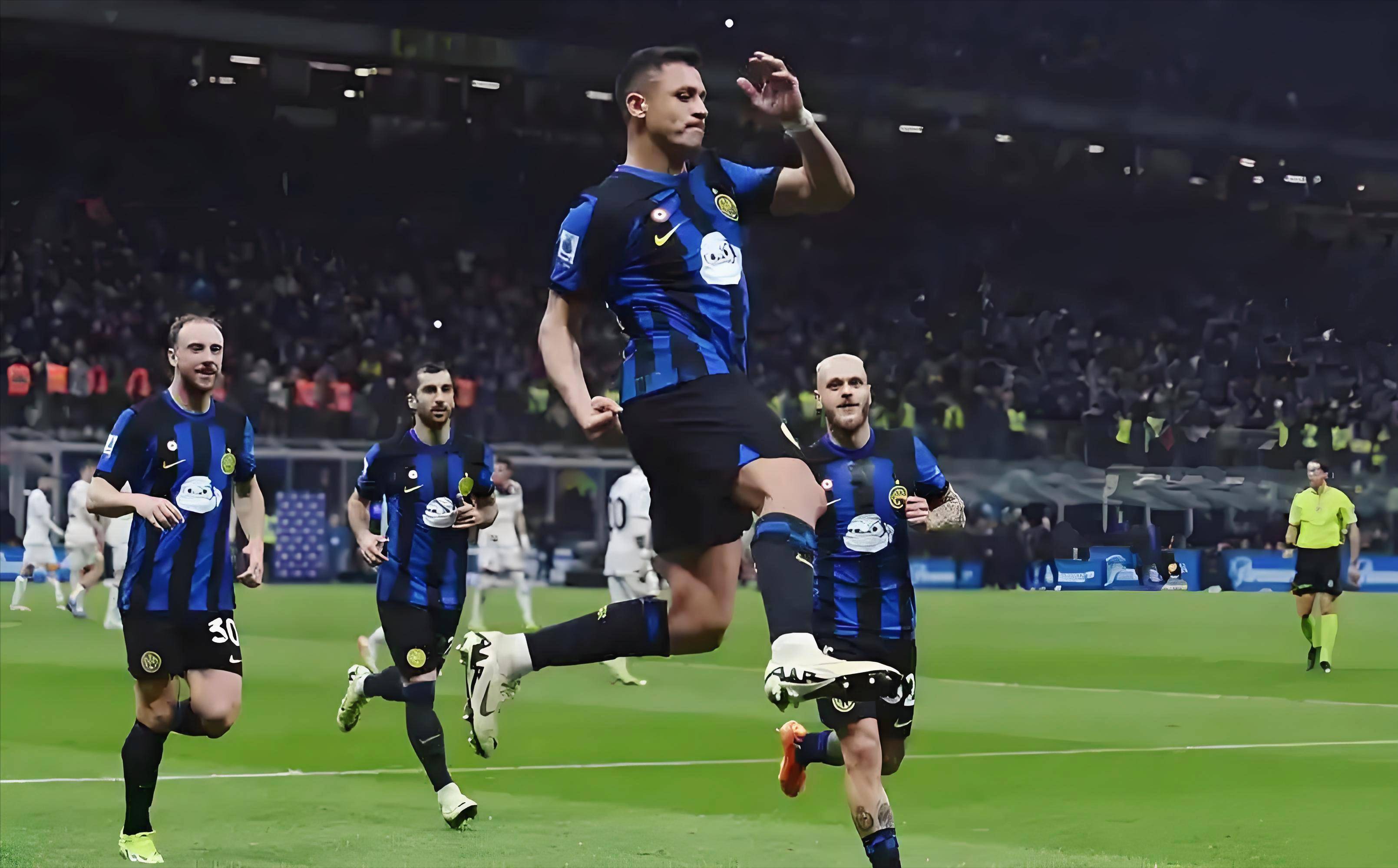 BBC：芝加哥火焰与莱万就转会展开积极谈判，球员愿意加盟（据BBC报道，芝加哥火焰与莱万就转会深入洽谈，球员倾向加盟）