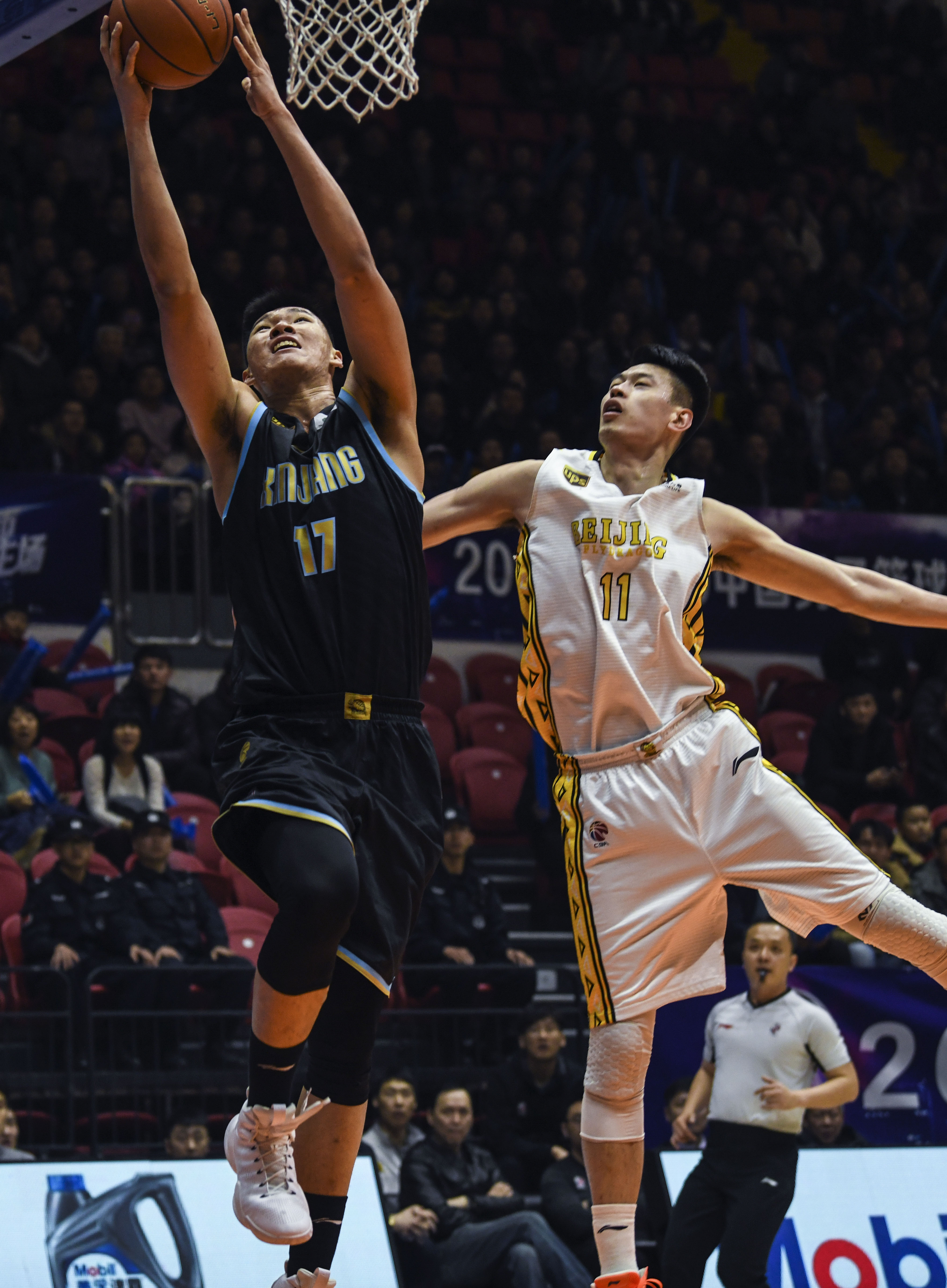 力拼卫冕冠军！潘江：球队缺少磨合期 单节10分钟减少容错率（冲击卫冕冠军！潘江称球队磨合不足，单节10分钟进一步压缩容错空间）