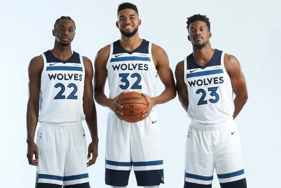 拜仁和曼联有意引进布莱顿中场巴莱巴（曼联、拜仁均有意签下布莱顿中场巴莱巴）