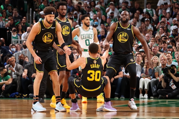 赖特：媒体在利用贝林被换下制造矛盾，这事他们能炒到世界杯（赖特：媒体借贝林被换大做文章，话题能炒到世界杯）