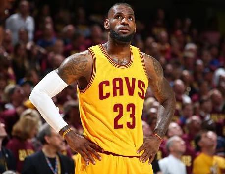 00后巅峰对决，ATP年终总决赛“辛卡决”，辛纳卫冕（00后巅峰相逢：ATP年终总决赛上演“辛卡大战”，辛纳成功卫冕）